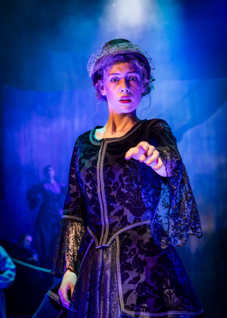 Foto från Kejsarn av Portugallien. Klara Gulla i svarta kläder.