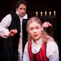 Skådespelarna Edith Nilsson och Daniel Lindman Agorander från föreställning Tiggarfolk & Herrskap på Västanå Musik & Teater, Sunne